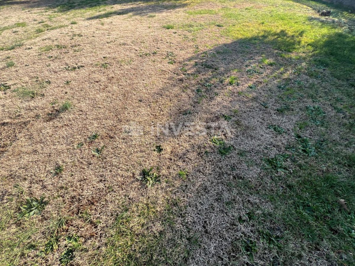 Pula, Štinjan, gradbena parcela velikosti 500 m²