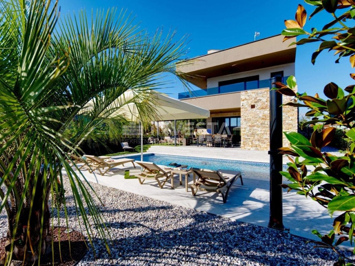 Moderna vila z bazenom v Marčani – mir in udobje v bližini Pulja