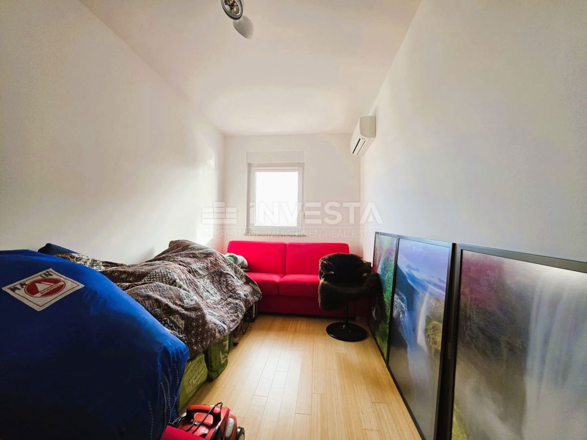 Pula – Štinjan, urejeno dvosobno stanovanje, prvo nadstropje, pogled na morje