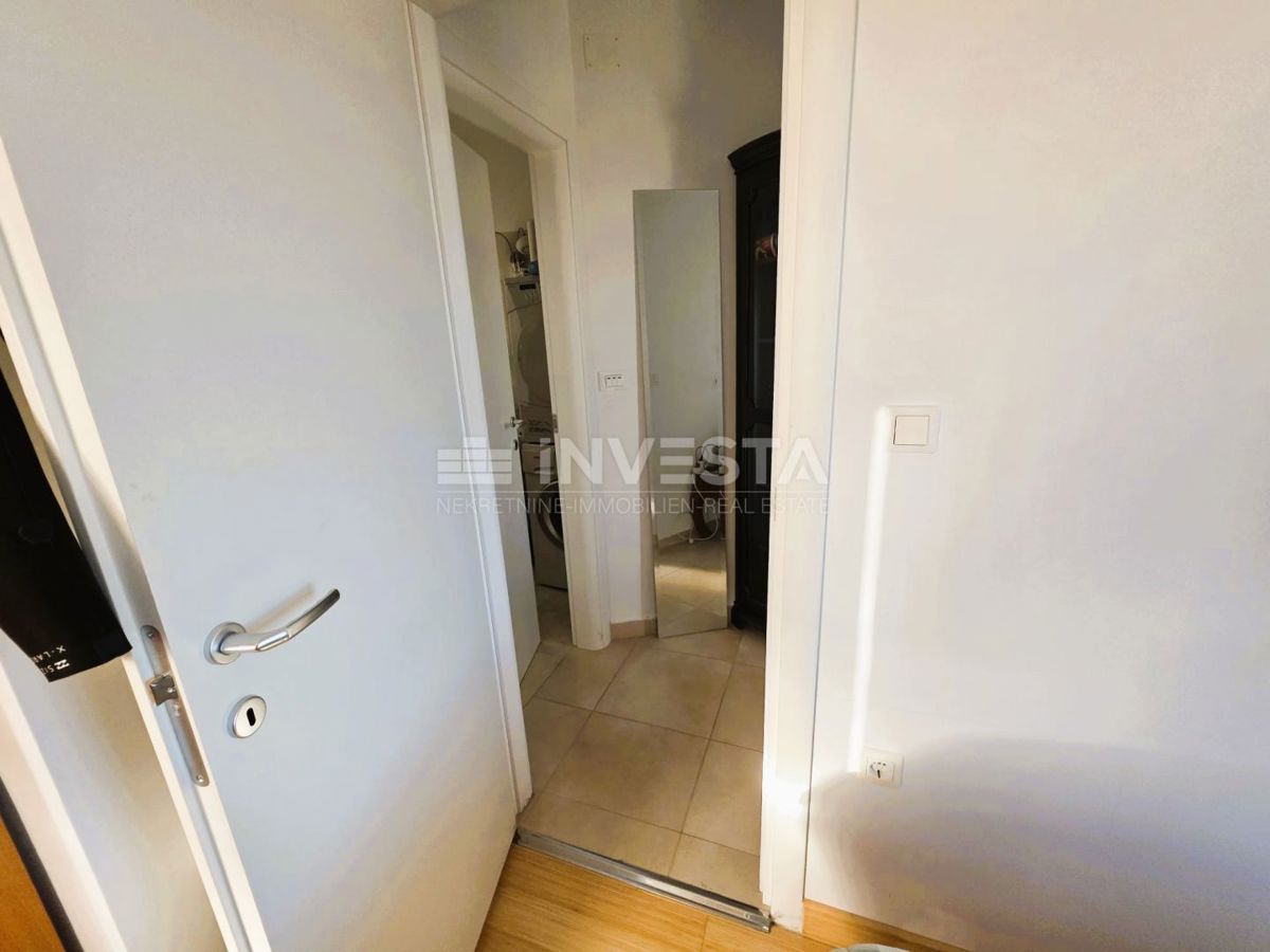 Pula – Štinjan, urejeno dvosobno stanovanje, prvo nadstropje, pogled na morje