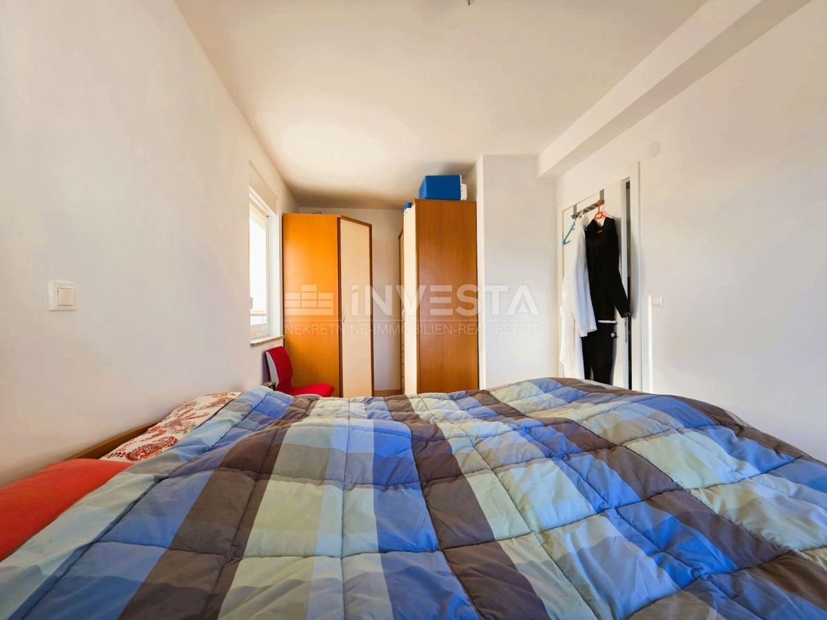 Pula – Štinjan, urejeno dvosobno stanovanje, prvo nadstropje, pogled na morje