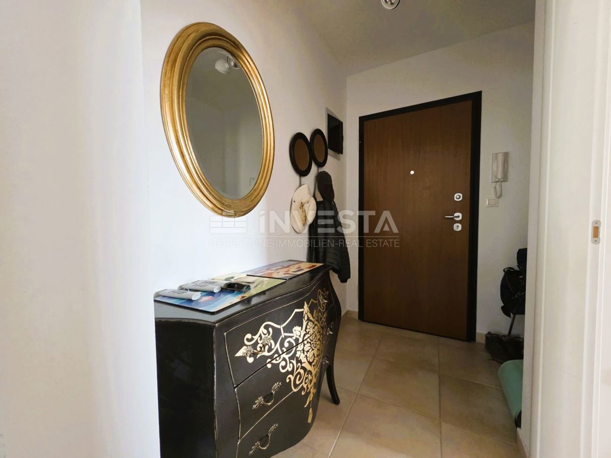 Pula – Štinjan, urejeno dvosobno stanovanje, prvo nadstropje, pogled na morje