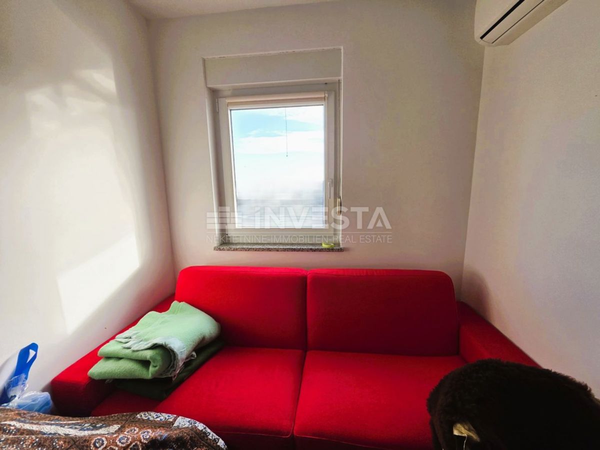 Pula – Štinjan, urejeno dvosobno stanovanje, prvo nadstropje, pogled na morje