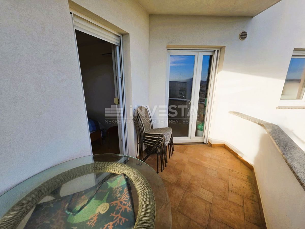 Pula – Štinjan, urejeno dvosobno stanovanje, prvo nadstropje, pogled na morje