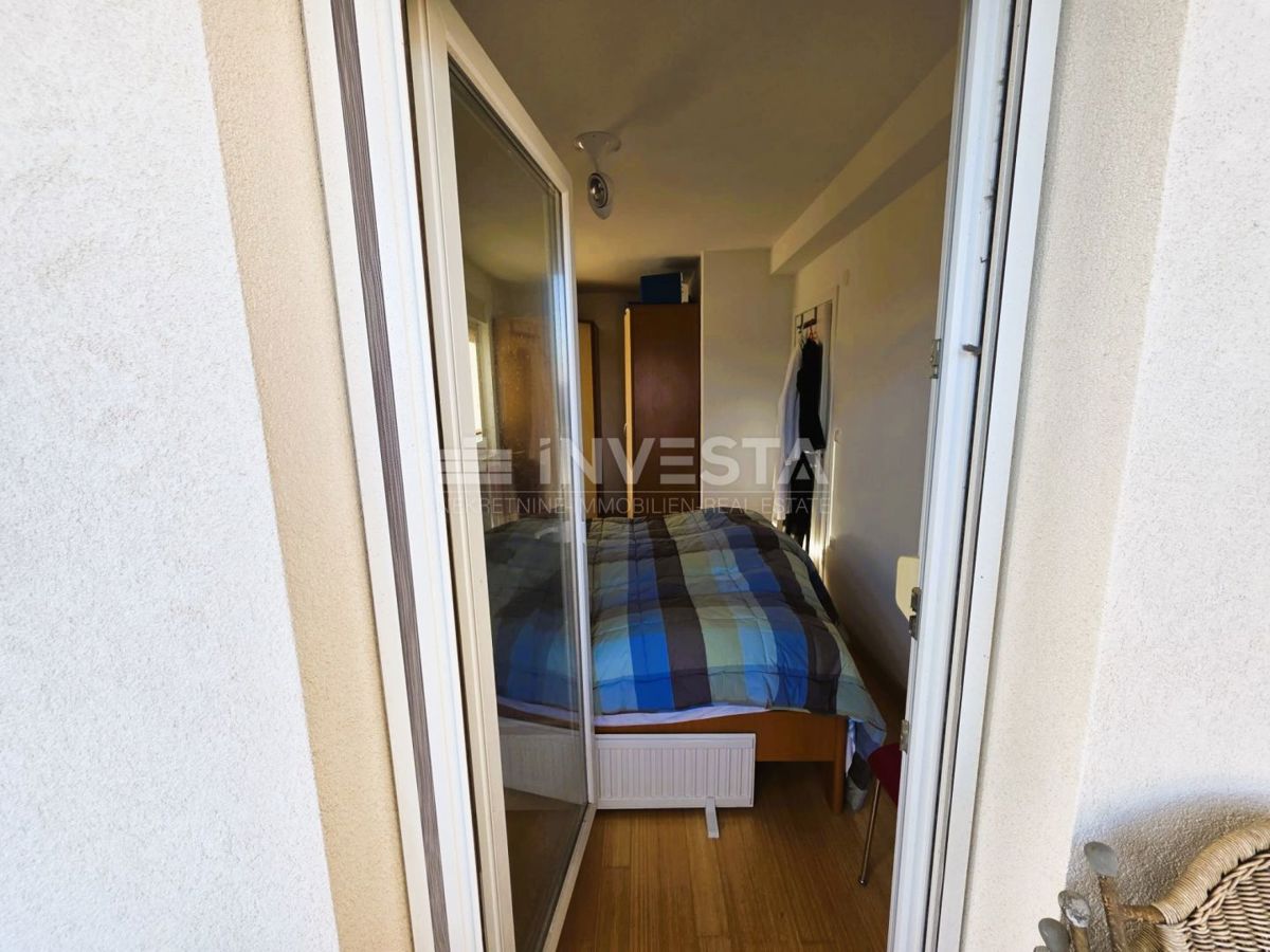 Pula – Štinjan, urejeno dvosobno stanovanje, prvo nadstropje, pogled na morje