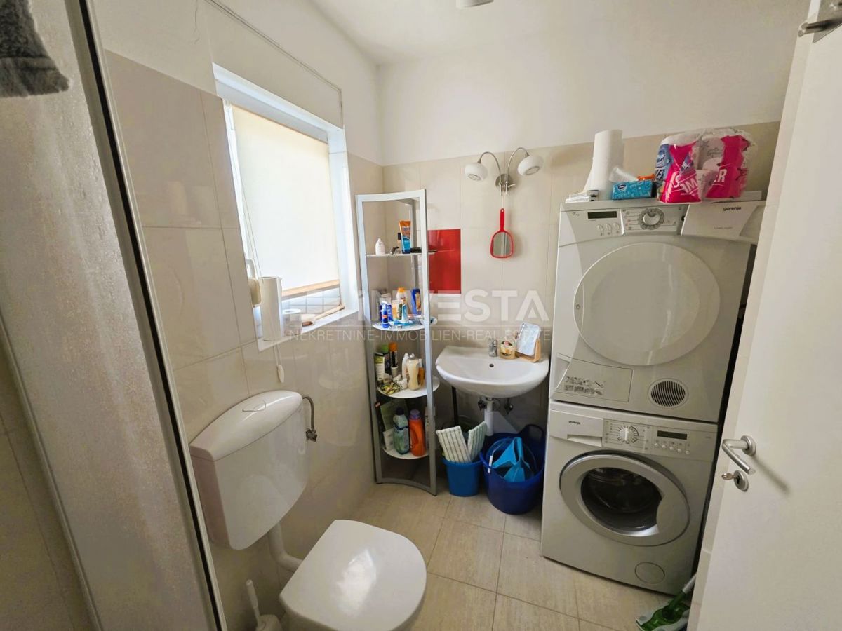 Pula – Štinjan, urejeno dvosobno stanovanje, prvo nadstropje, pogled na morje