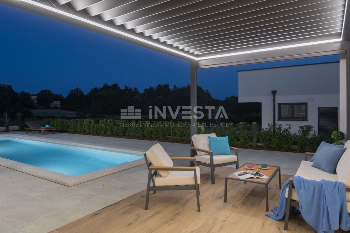 Moderna pritlična hiša z bazenom