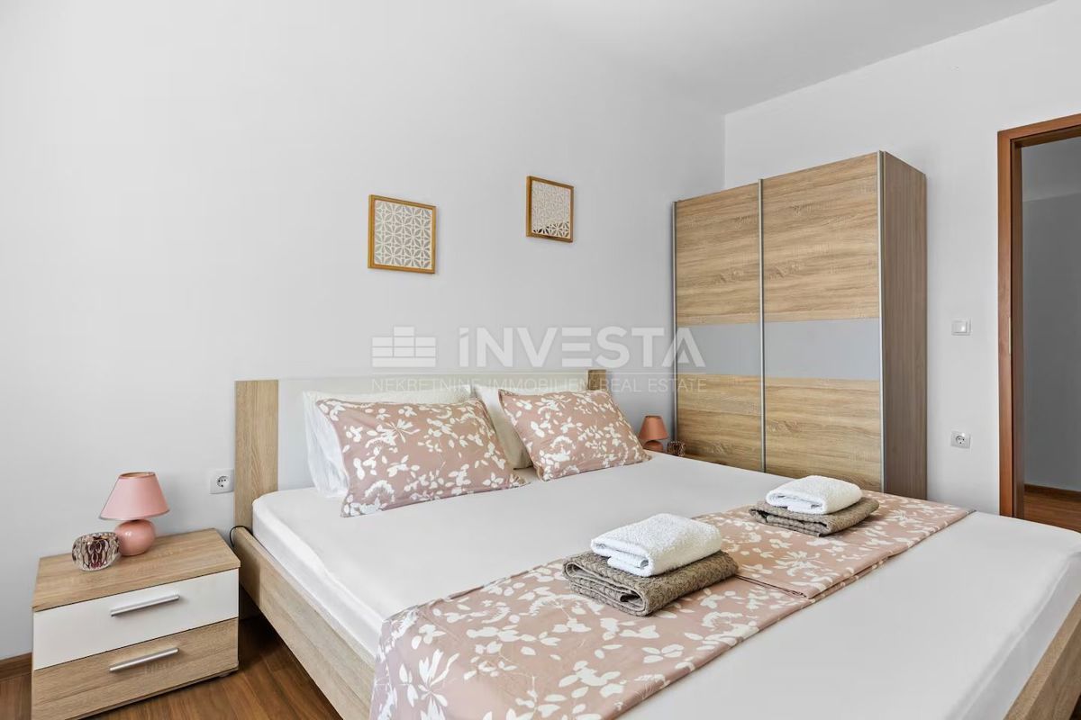 Hiša s bazenom na podeželju