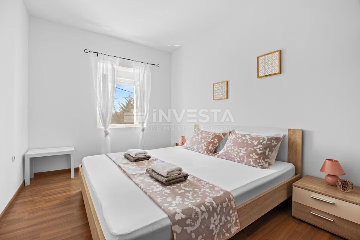 Hiša s bazenom na podeželju