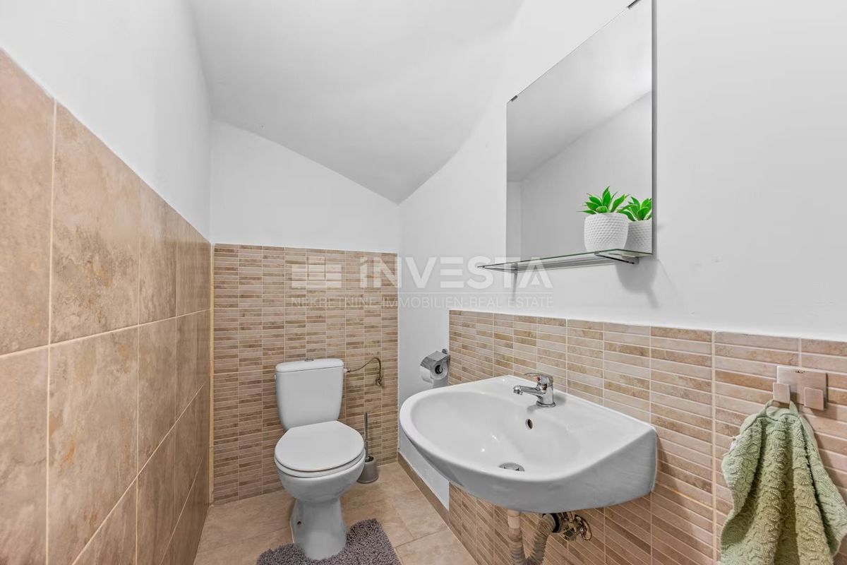 Hiša s bazenom na podeželju