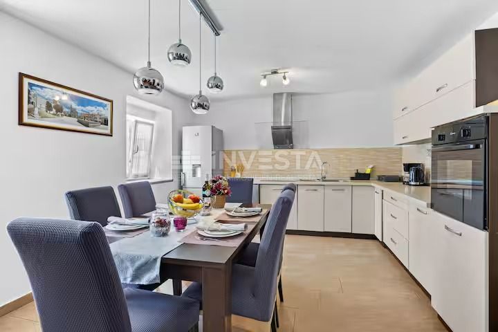 Hiša s bazenom na podeželju