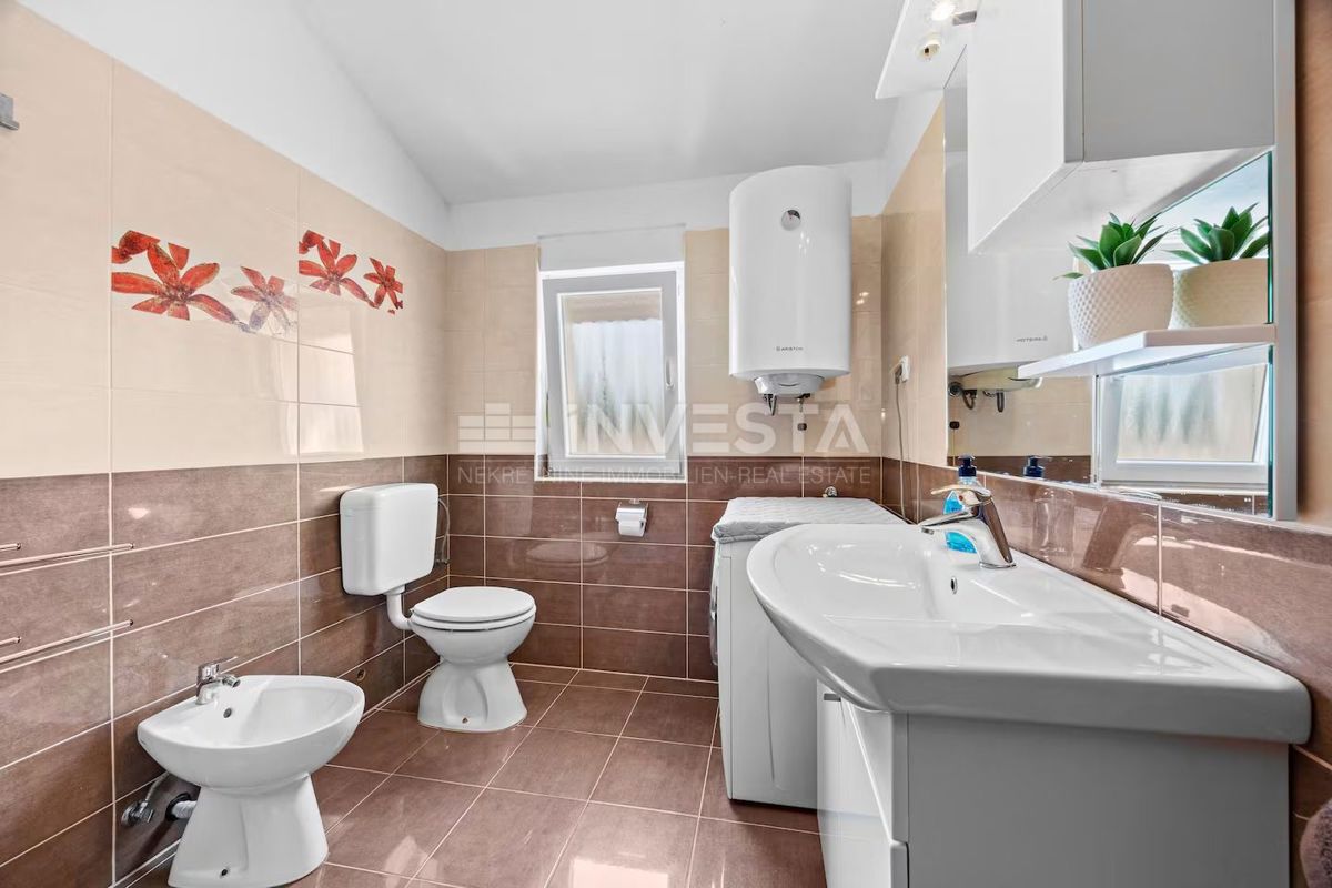 Hiša s bazenom na podeželju