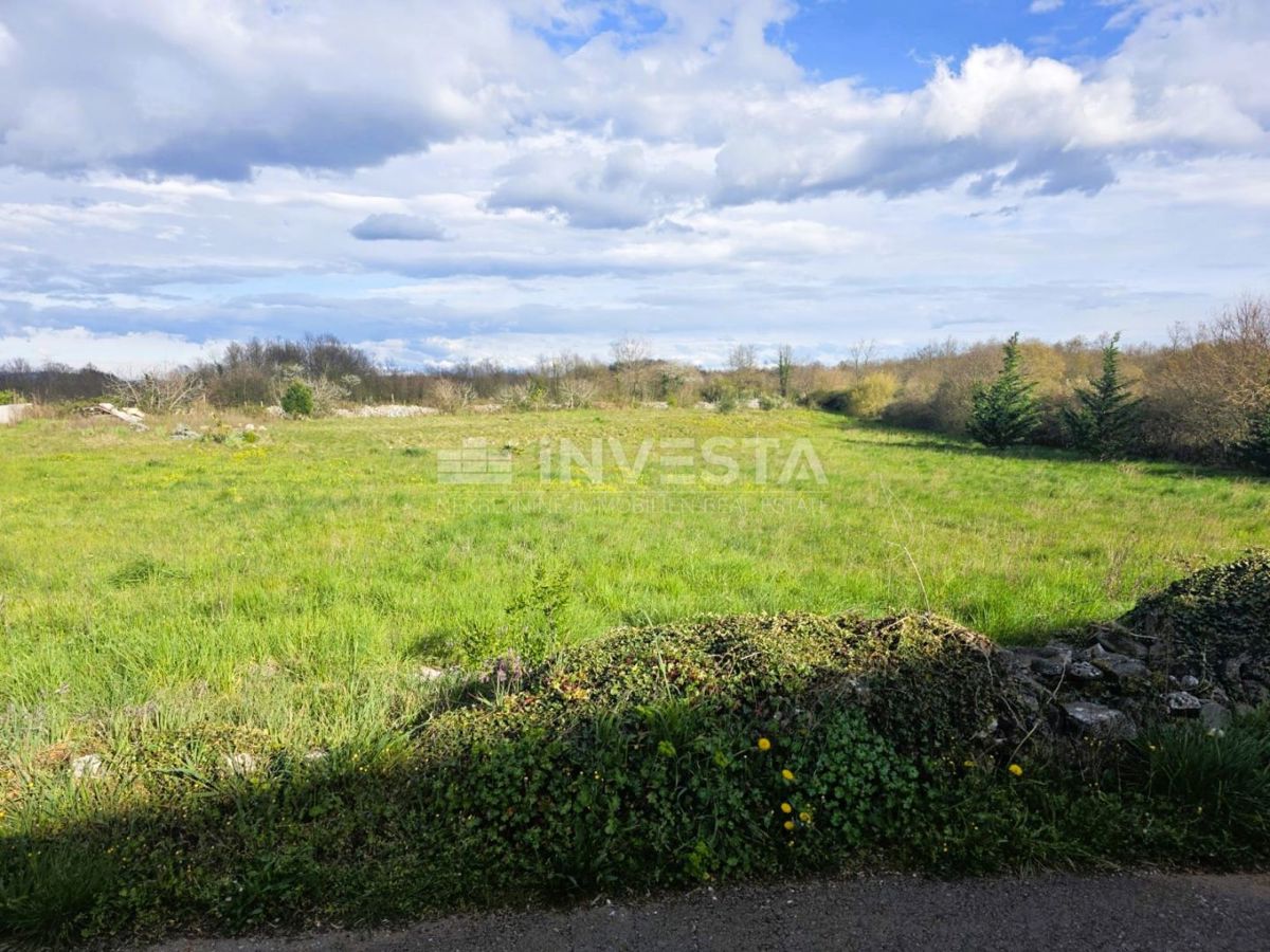 Zemljišče Žminj, 660m2