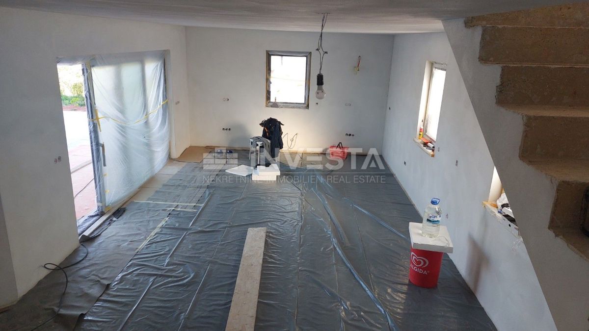 Moderna vila z bazenom