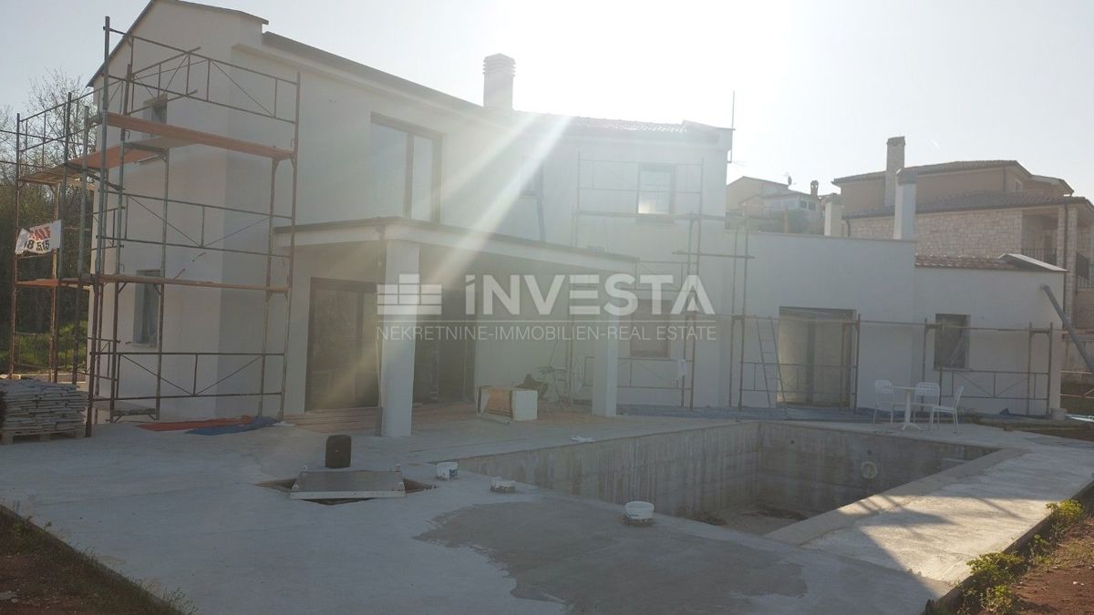 Moderna vila z bazenom