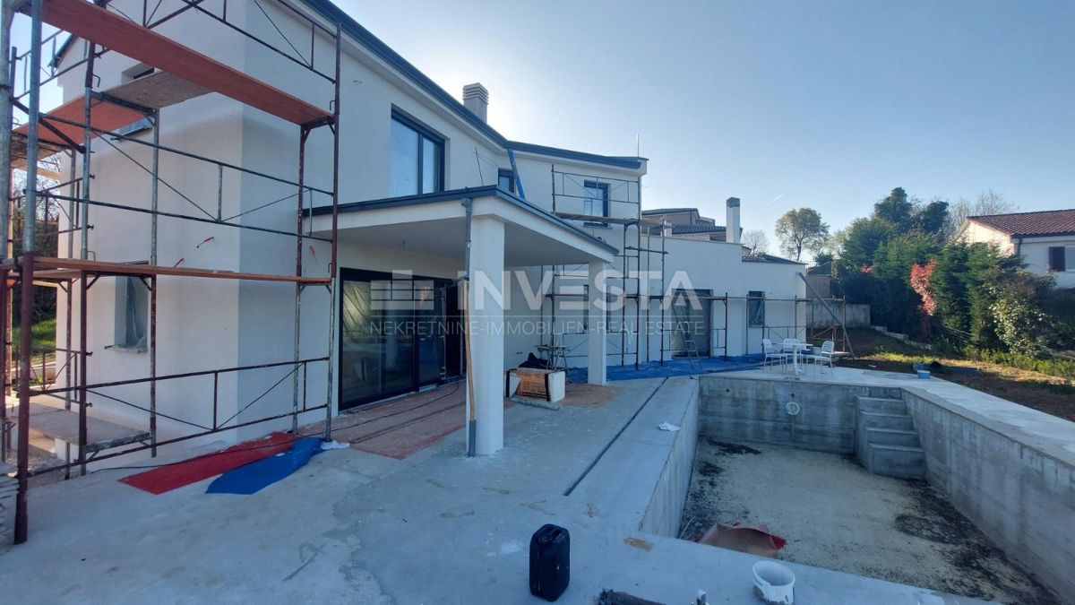 Moderna vila z bazenom