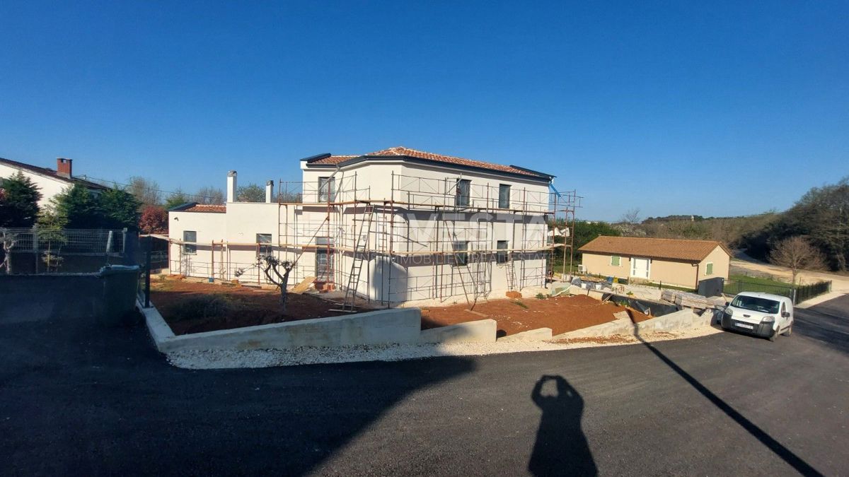 Moderna vila z bazenom