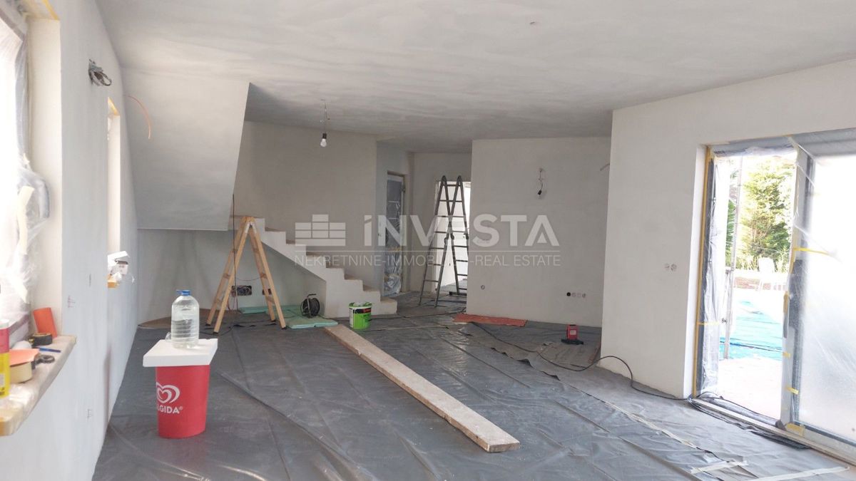 Moderna vila z bazenom