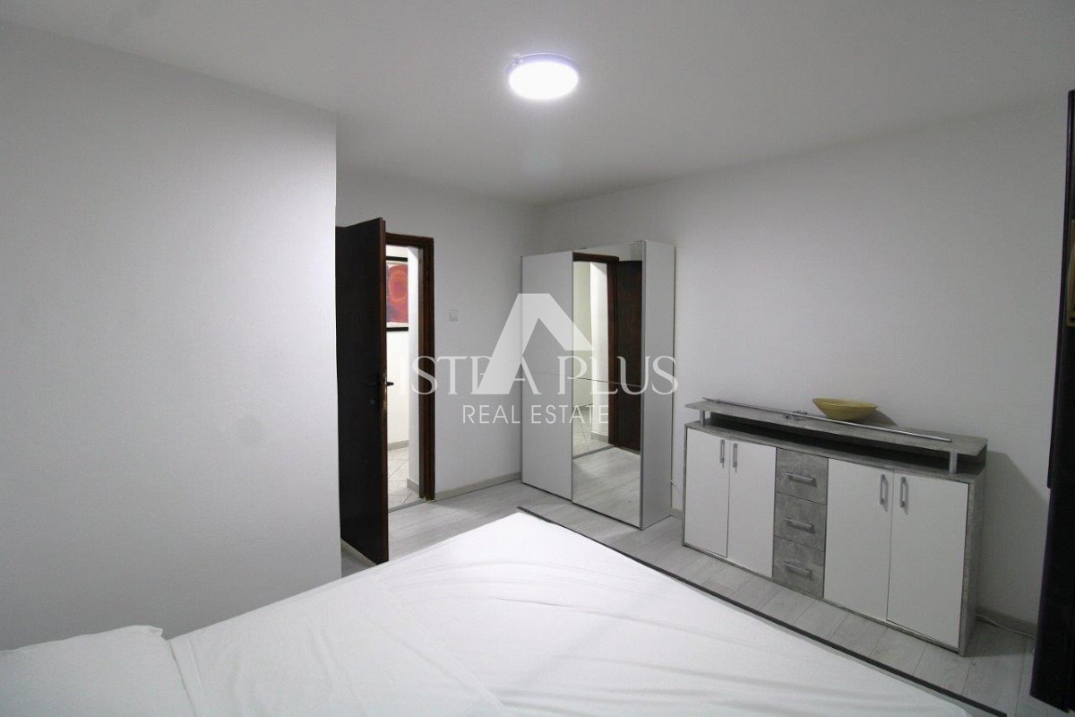 PRILOŽNOST! Dva apartmaja v Poreču z dvoriščem, 850m od morja!!