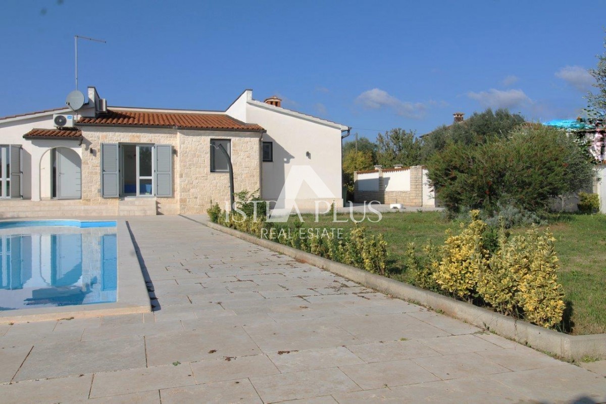Mediteranska enodružinska hiša z bazenom in letno kuhinjo 7 km od Poreča in morja!!