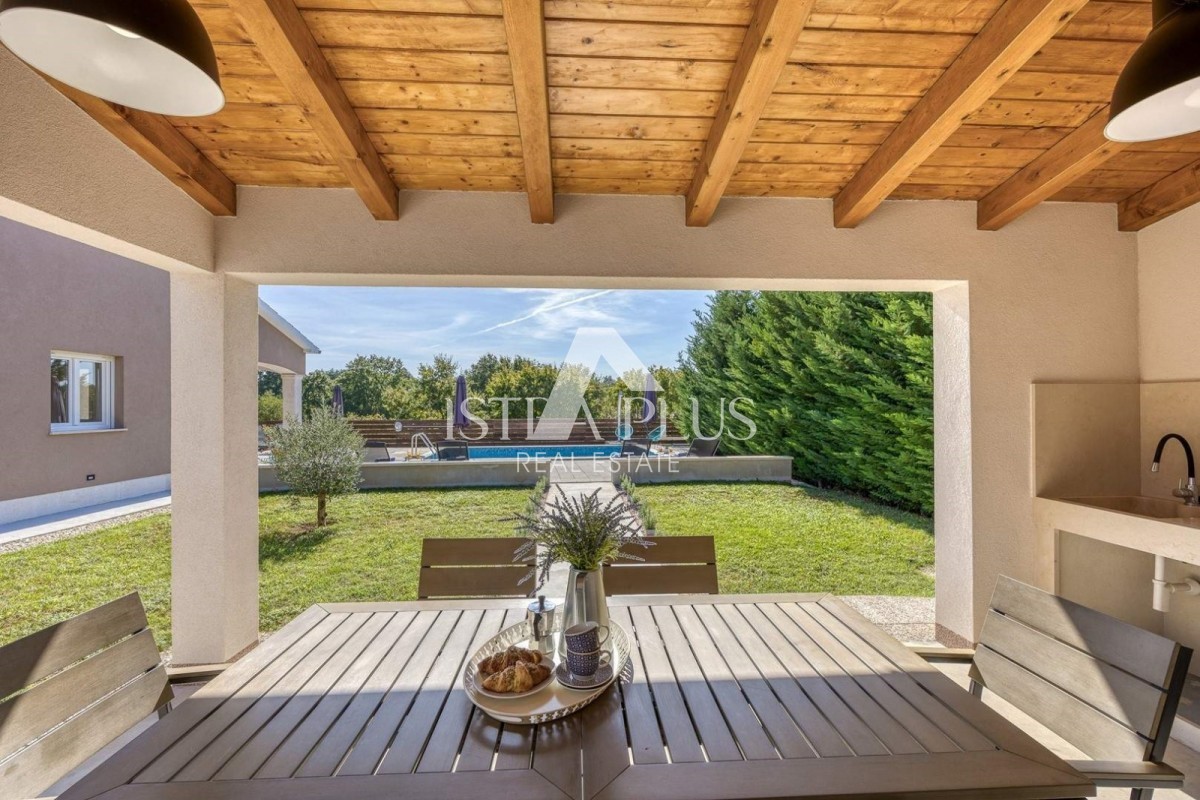 Istra, okolica Poreča, enonadstropna družinska hiša z bazenom na mirni lokaciji!