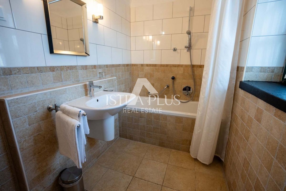 Istra, Sveti Lovreč - Rustikalna vila z bazenom in čudovitim vrtom