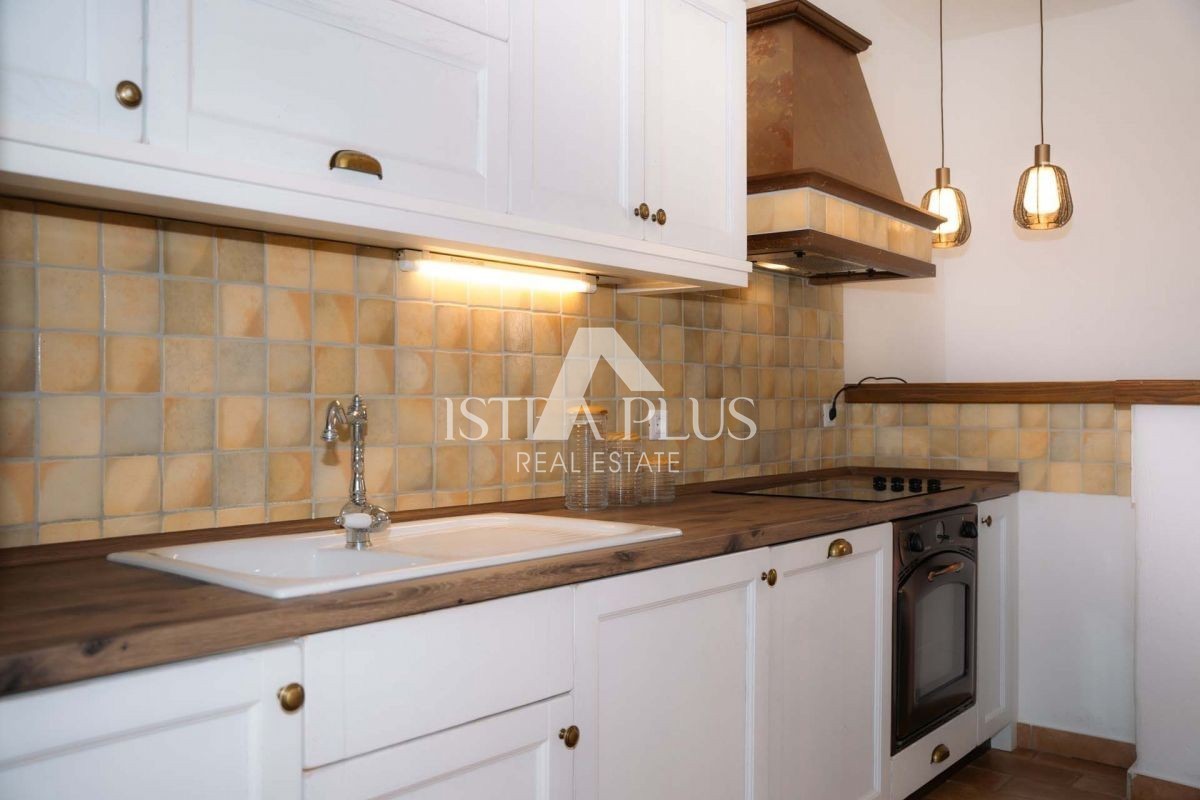 Istra, Sveti Lovreč - Rustikalna vila z bazenom in čudovitim vrtom