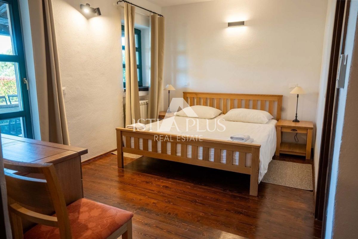 Istra, Sveti Lovreč - Rustikalna vila z bazenom in čudovitim vrtom