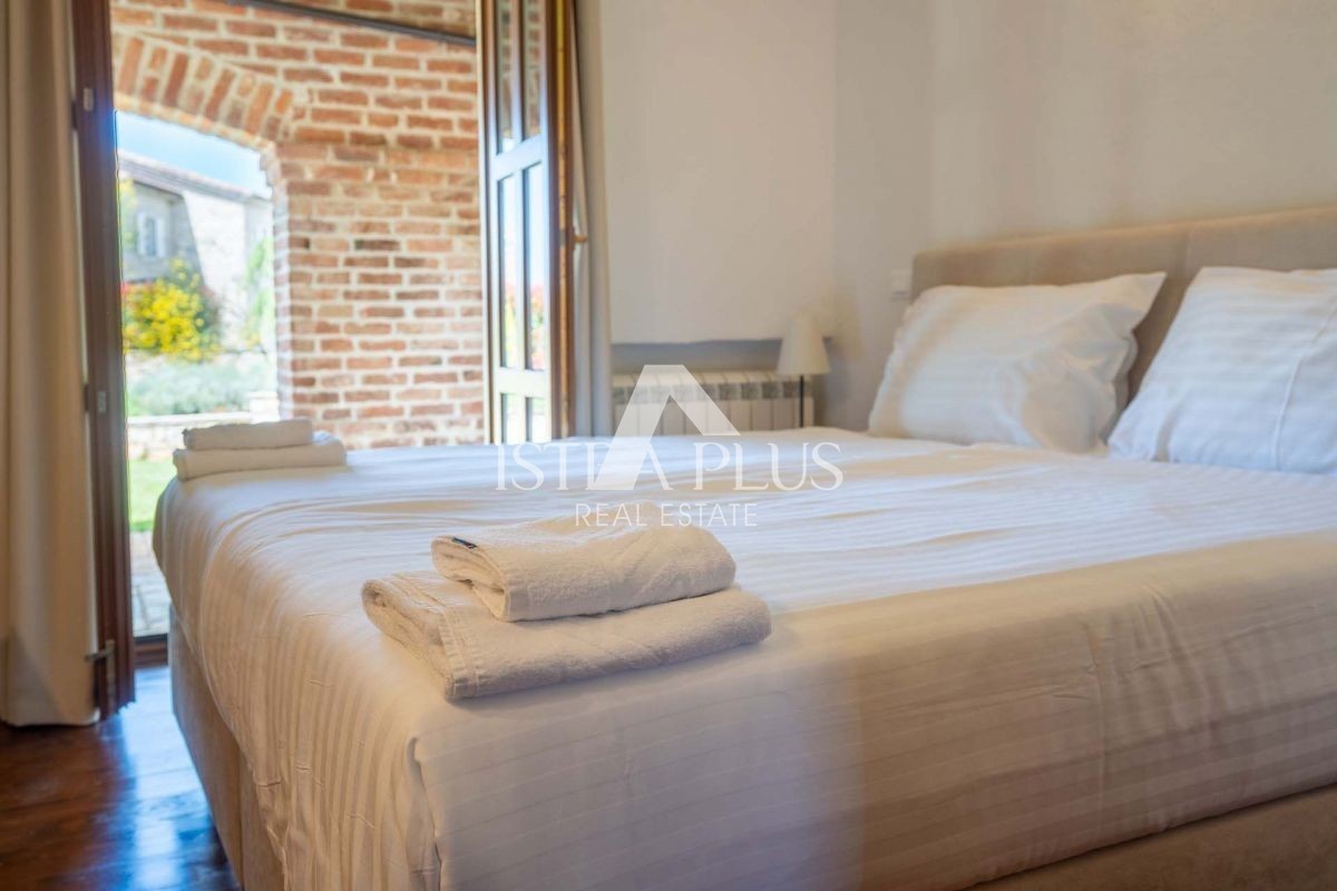 Istra, Sveti Lovreč - Rustikalna vila z bazenom in čudovitim vrtom