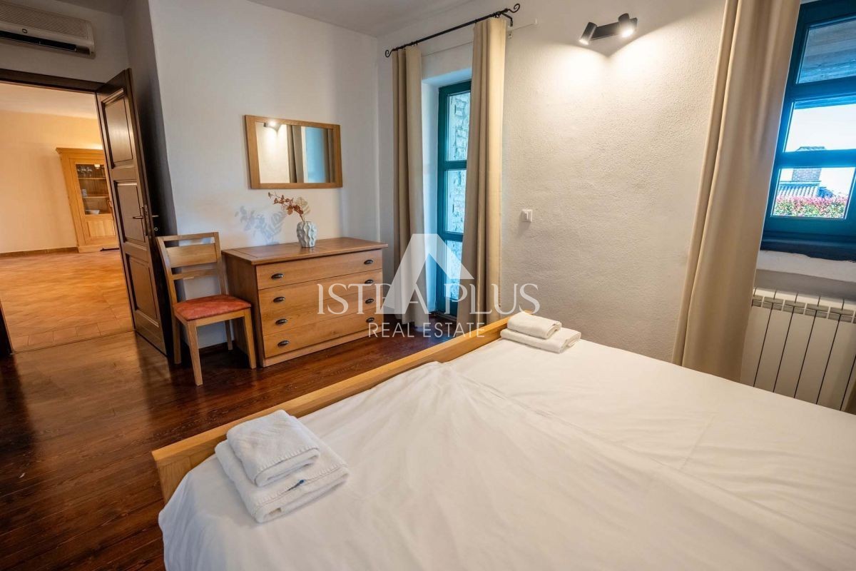 Istra, Sveti Lovreč - Rustikalna vila z bazenom in čudovitim vrtom