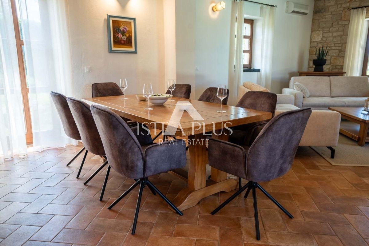 Istra, Sveti Lovreč - Rustikalna vila z bazenom in čudovitim vrtom