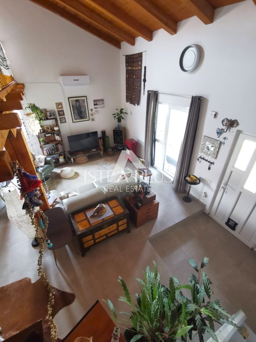 PRILOŽNOST! Čudovita polpritlična hiša, obdana z naravo, 5 km od Poreča in morja