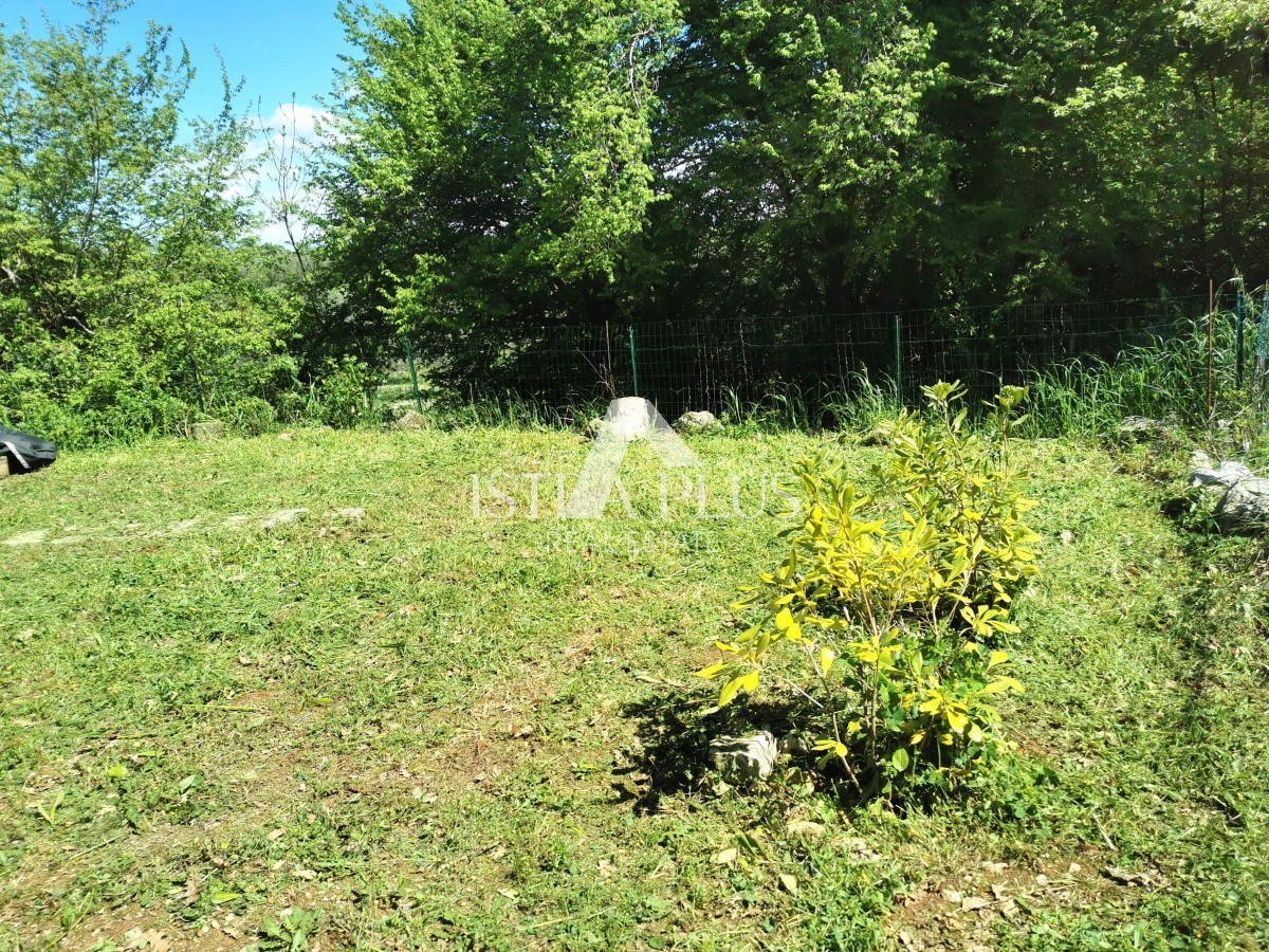 PRILOŽNOST! Čudovita polpritlična hiša, obdana z naravo, 5 km od Poreča in morja