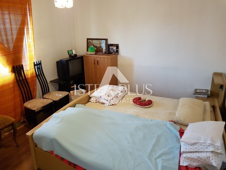 Samostojna hiša s 5 apartmaji