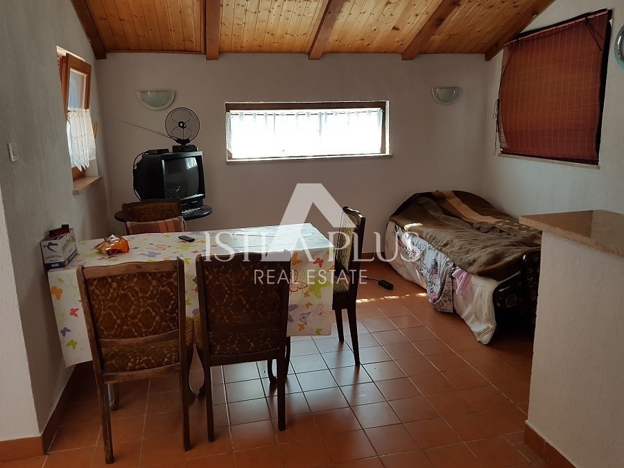 Samostojna hiša s 5 apartmaji