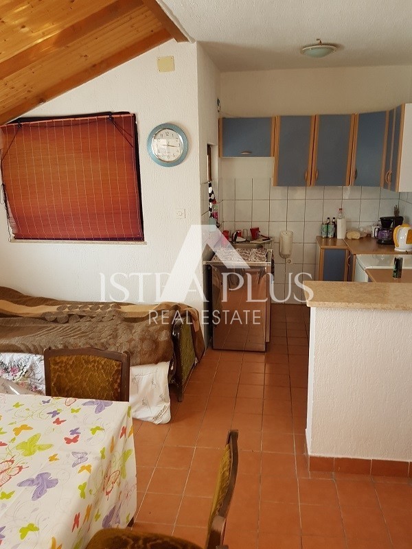 Samostojna hiša s 5 apartmaji