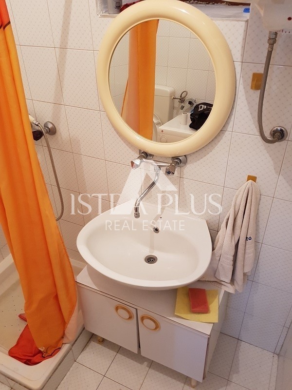 Samostojna hiša s 5 apartmaji