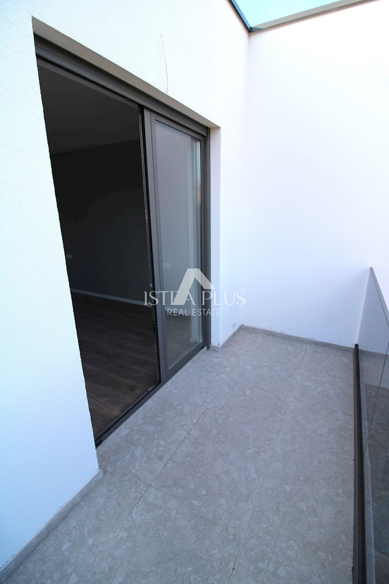 Novo stanovanje v 1. nadstropju s pogledom na morje - okolica Poreča - Apartma D
