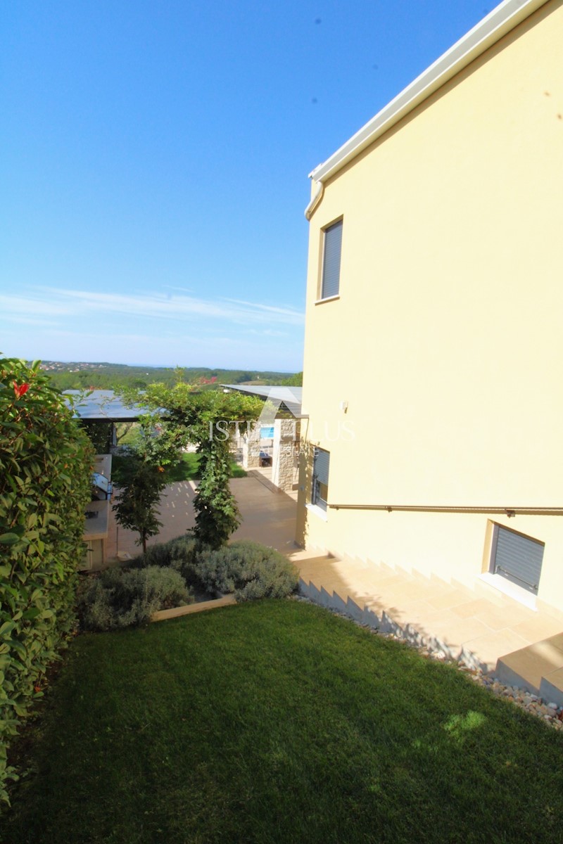 Čudovita hiša z bazenom, neverjeten panoramski pogled na morje in pokrajino!!