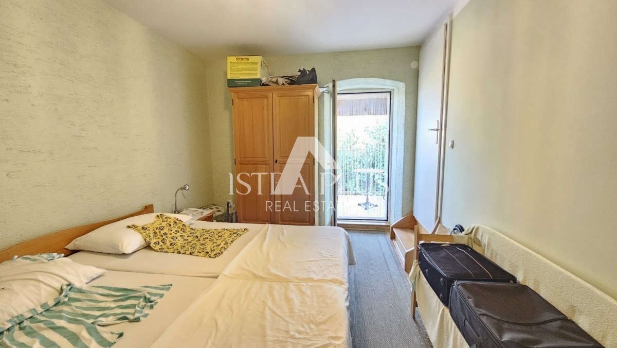 PRILOŽNOST! Vabriga 900m od morja - Obnovljena kamnita hiša cca 120 m2
