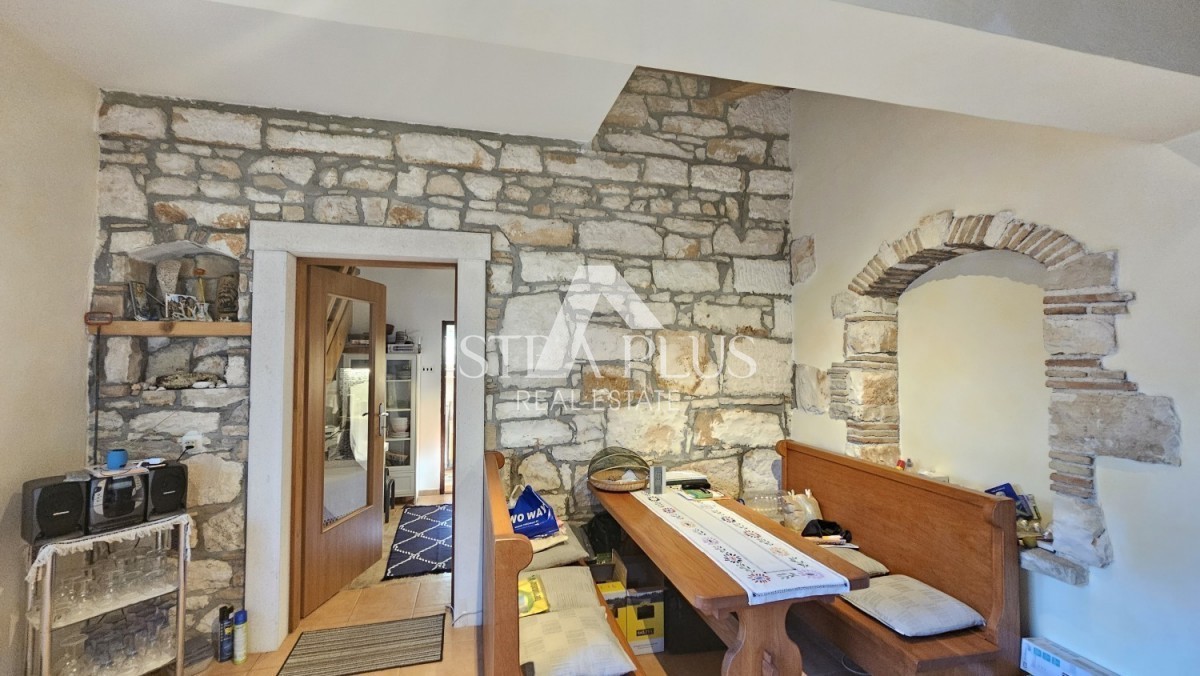 PRILOŽNOST! Vabriga 900m od morja - Obnovljena kamnita hiša cca 120 m2