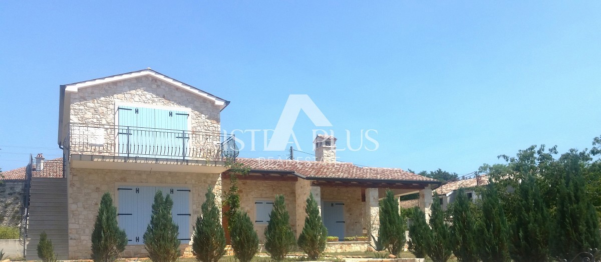 Istra, Poreč - Lepa samostojna hiša z dvema apartmajema in velikim, lepim zemljiščem
