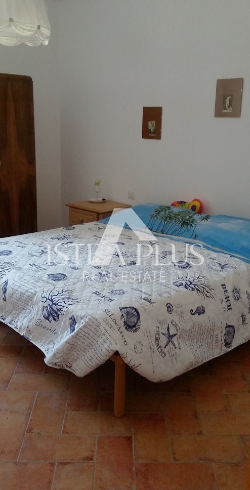Istra, Poreč - Lepa samostojna hiša z dvema apartmajema in velikim, lepim zemljiščem