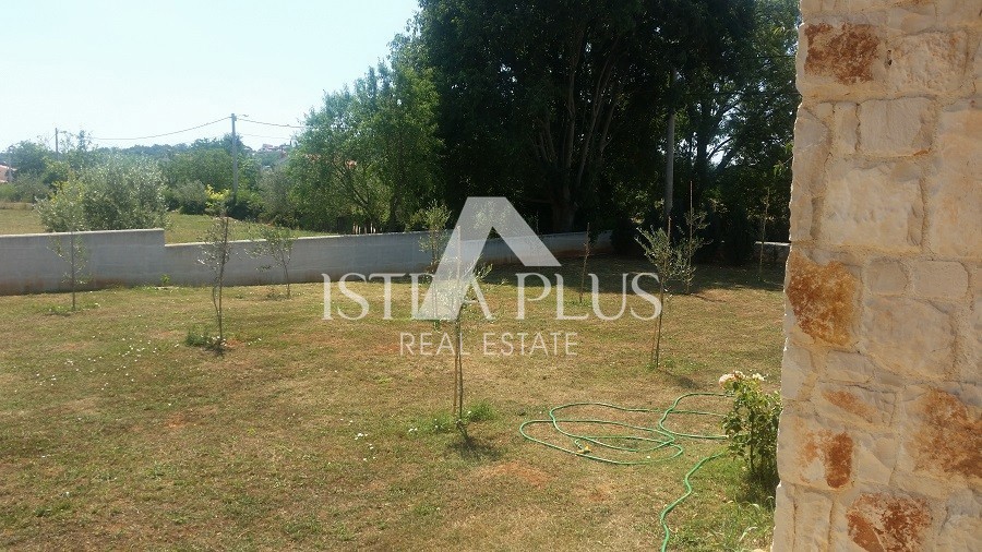 Istra, Poreč - Lepa samostojna hiša z dvema apartmajema in velikim, lepim zemljiščem