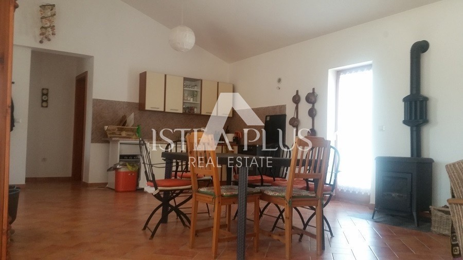 Istra, Poreč - Lepa samostojna hiša z dvema apartmajema in velikim, lepim zemljiščem