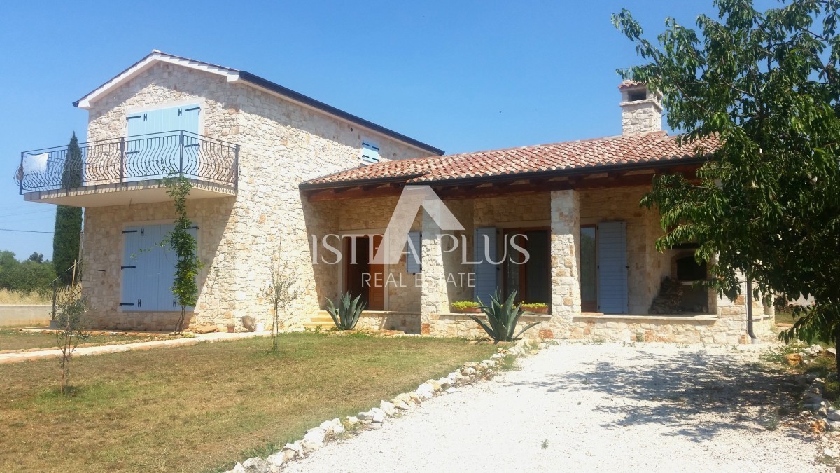 Istra, Poreč - Lepa samostojna hiša z dvema apartmajema in velikim, lepim zemljiščem