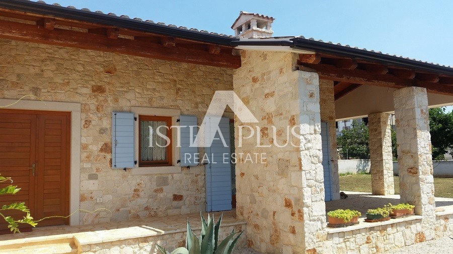 Istra, Poreč - Lepa samostojna hiša z dvema apartmajema in velikim, lepim zemljiščem