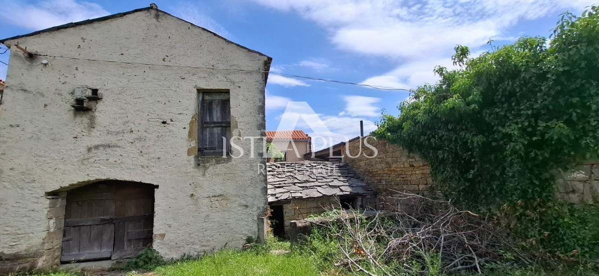 Istra, Buje, Momjan, samostojna kamnita hiša na zelo mirni lokaciji!