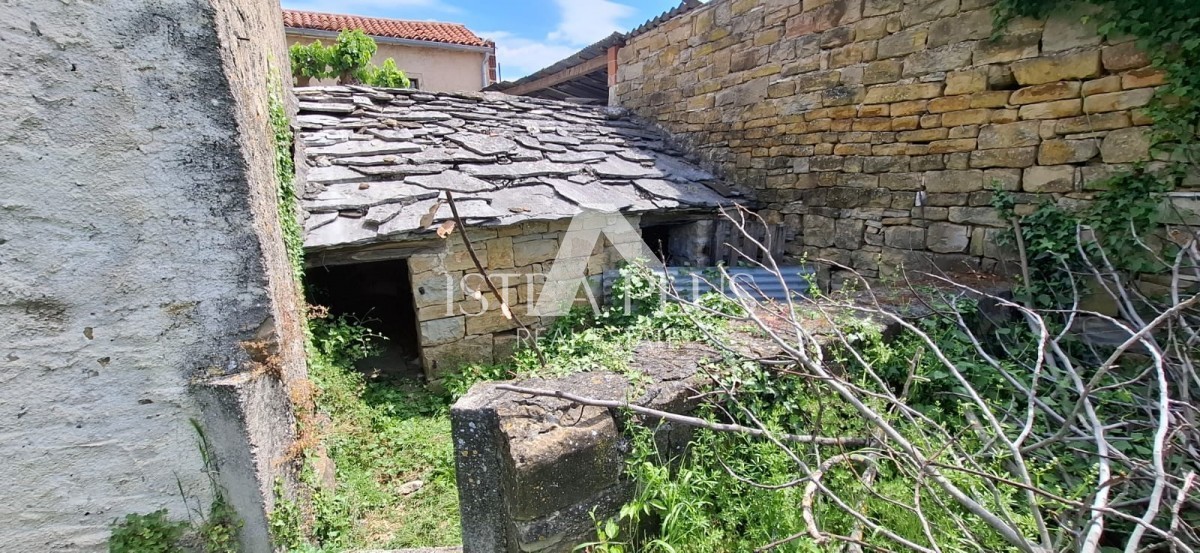 Istra, Buje, Momjan, samostojna kamnita hiša na zelo mirni lokaciji!