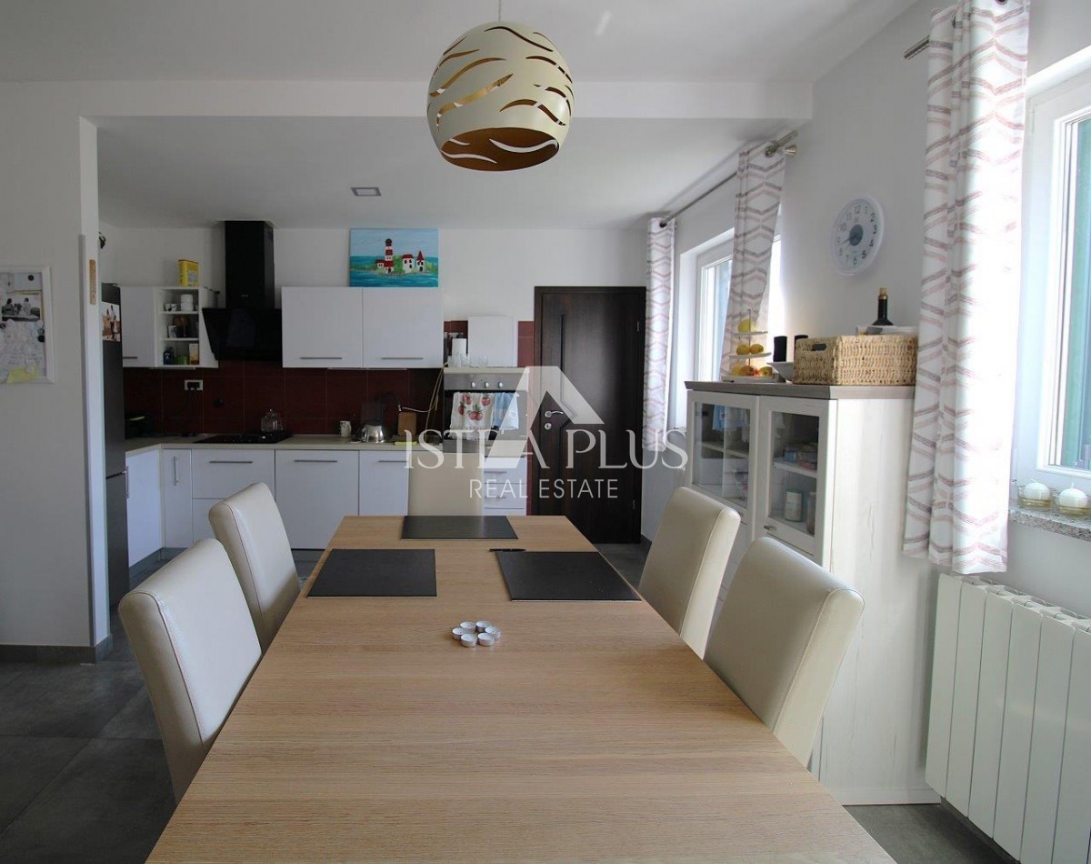 Čudovita lokacija v bližini Poreča, družinska hiša - 160 m², parcela 2000 m², bazen in garaža